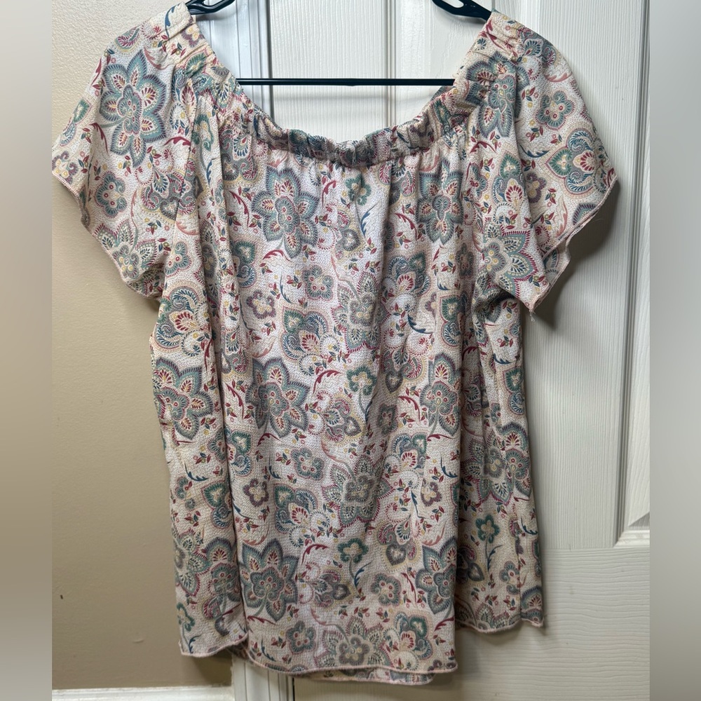 Chic Floral Women's Blouse in Cream and Green